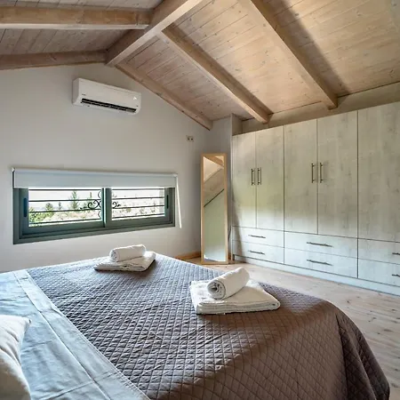 Armonia Lefkada * Kariótai